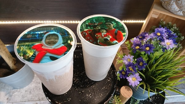 茶工業現萃茶飲(五福駁二店)：高雄~茶工業現萃茶飲~乾燥花飲品店~超有梗客製化自拍拉花奶茶~做出專屬自己的搖搖~