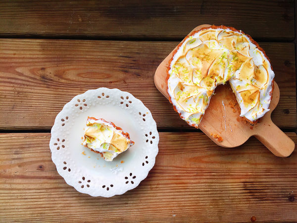 亞尼克重磅新品初體驗。日法混搭奢華黑勢力-黑魔粒生乳捲！另推內行人才懂的隱藏版甜點。25度N檸檬派～