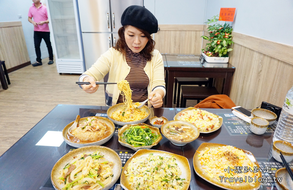 台中美食》好吃炒飯推薦!台中西屯區炒之霸炒飯專賣店-平價俗夠大碗!多樣選擇美味炒飯 炒麵也好吃!近逢甲夜市 - 小潔趴趴走旅遊札記