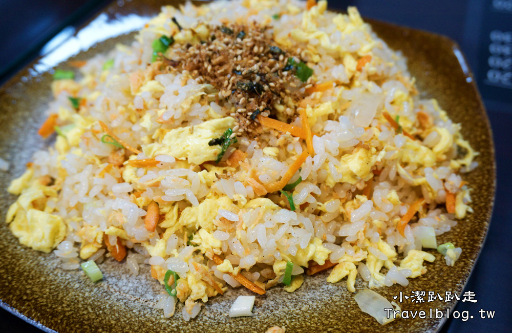 台中美食》好吃炒飯推薦!台中西屯區炒之霸炒飯專賣店-平價俗夠大碗!多樣選擇美味炒飯 炒麵也好吃!近逢甲夜市 - 小潔趴趴走旅遊札記