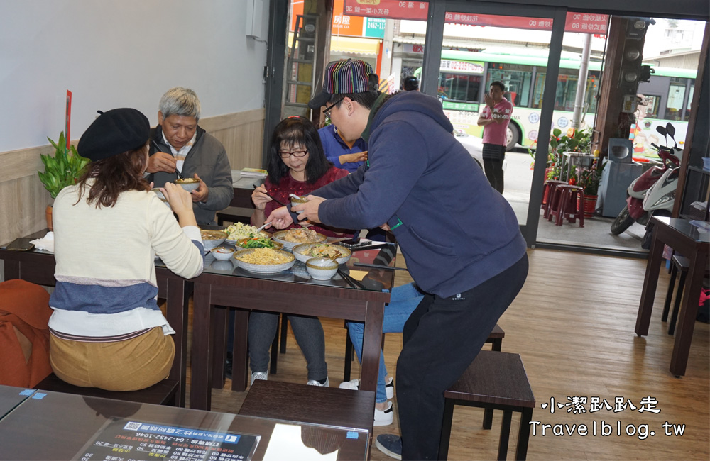 台中美食》好吃炒飯推薦!台中西屯區炒之霸炒飯專賣店-平價俗夠大碗!多樣選擇美味炒飯 炒麵也好吃!近逢甲夜市 - 小潔趴趴走旅遊札記
