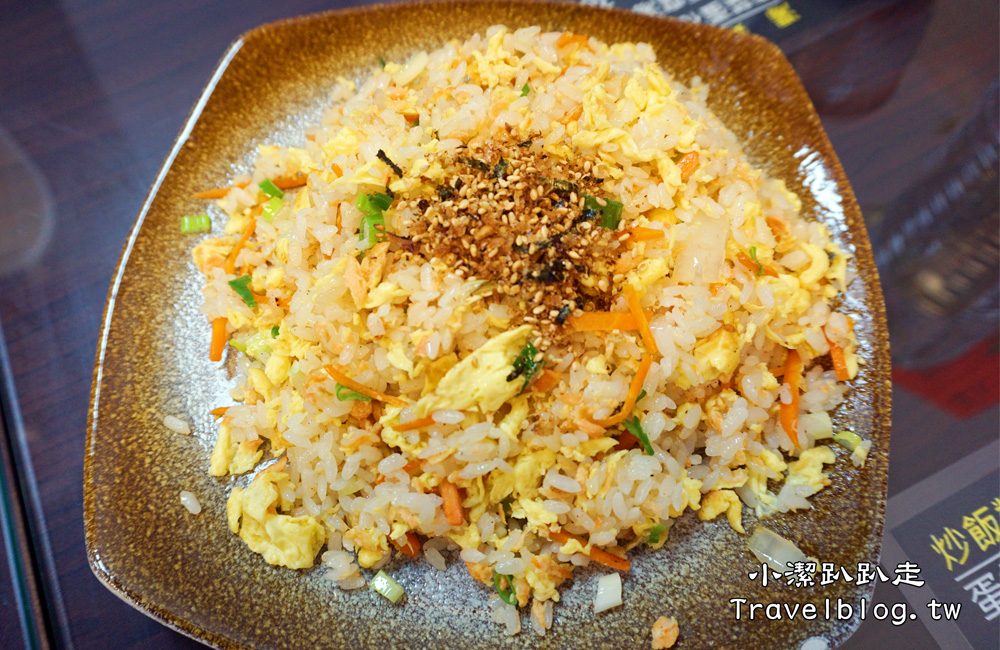 台中美食》好吃炒飯推薦!台中西屯區炒之霸炒飯專賣店-平價俗夠大碗!多樣選擇美味炒飯 炒麵也好吃!近逢甲夜市 - 小潔趴趴走旅遊札記