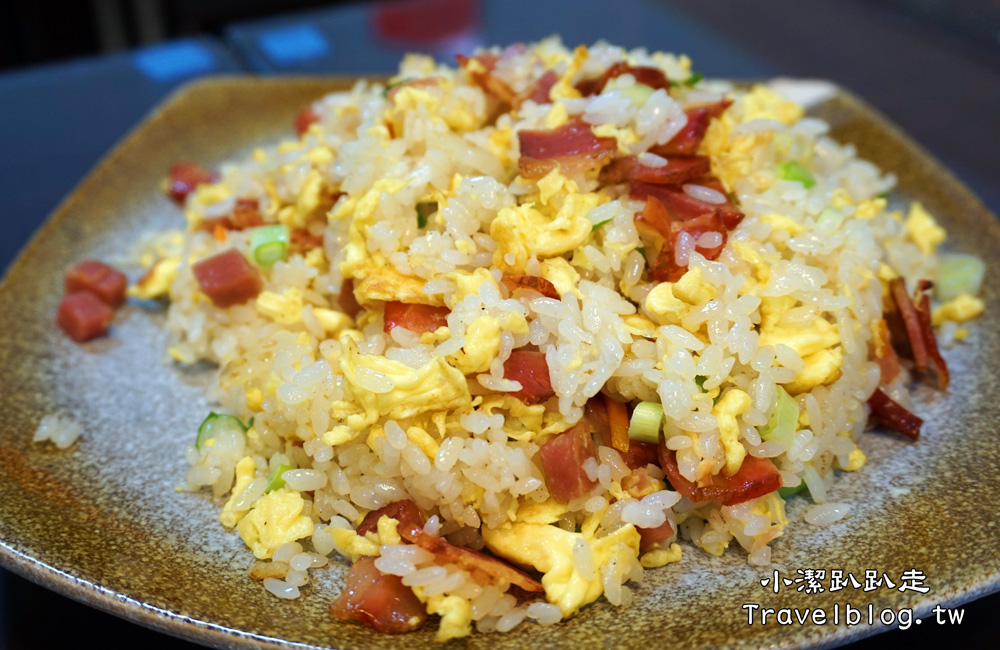 台中美食》好吃炒飯推薦!台中西屯區炒之霸炒飯專賣店-平價俗夠大碗!多樣選擇美味炒飯 炒麵也好吃!近逢甲夜市 - 小潔趴趴走旅遊札記