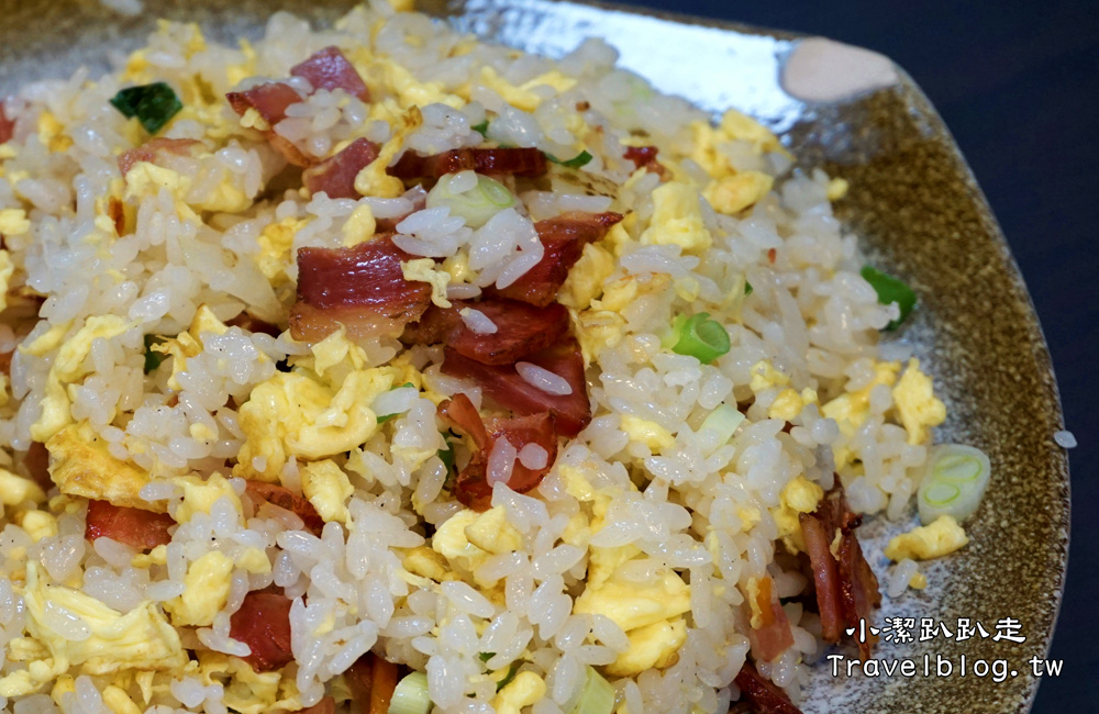 台中美食》好吃炒飯推薦!台中西屯區炒之霸炒飯專賣店-平價俗夠大碗!多樣選擇美味炒飯 炒麵也好吃!近逢甲夜市 - 小潔趴趴走旅遊札記