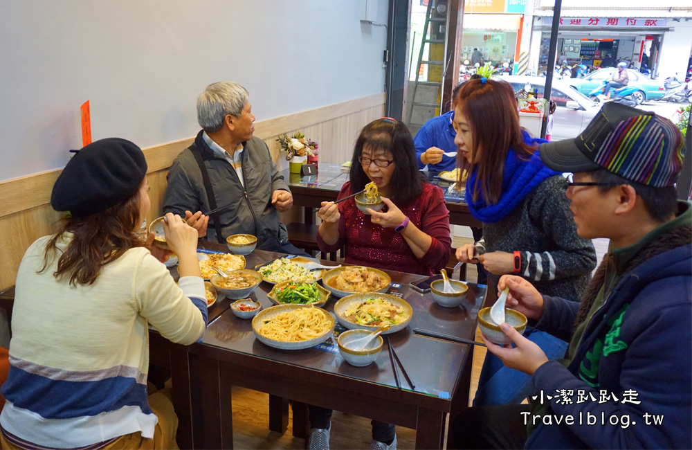 台中美食》好吃炒飯推薦!台中西屯區炒之霸炒飯專賣店-平價俗夠大碗!多樣選擇美味炒飯 炒麵也好吃!近逢甲夜市 - 小潔趴趴走旅遊札記