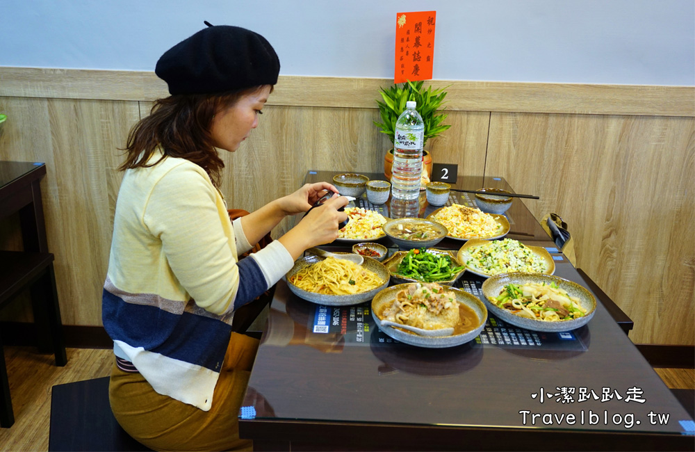 台中美食》好吃炒飯推薦!台中西屯區炒之霸炒飯專賣店-平價俗夠大碗!多樣選擇美味炒飯 炒麵也好吃!近逢甲夜市 - 小潔趴趴走旅遊札記