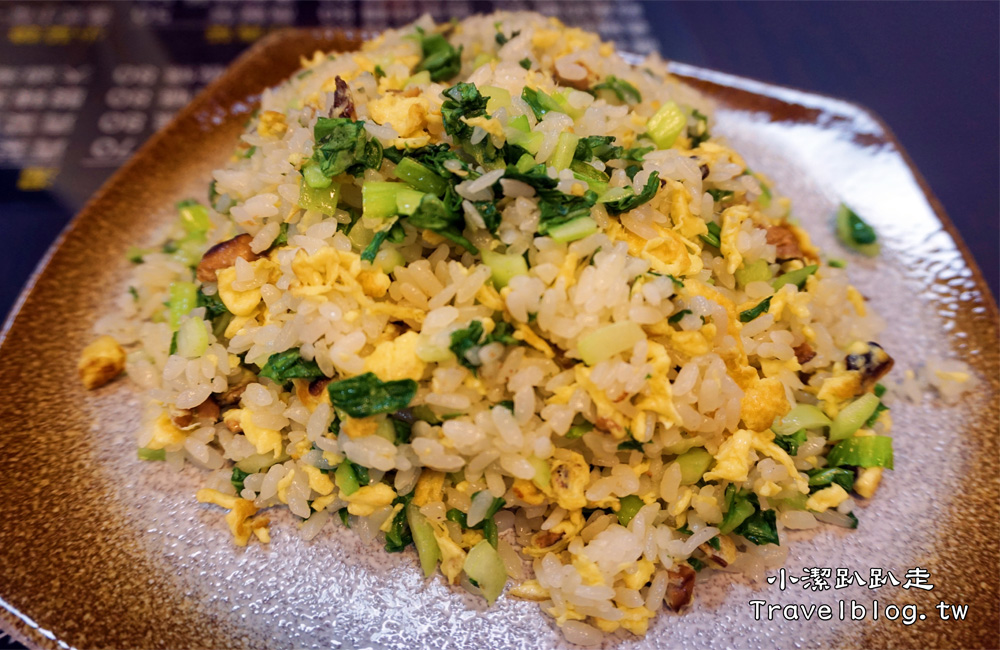 台中美食》好吃炒飯推薦!台中西屯區炒之霸炒飯專賣店-平價俗夠大碗!多樣選擇美味炒飯 炒麵也好吃!近逢甲夜市 - 小潔趴趴走旅遊札記