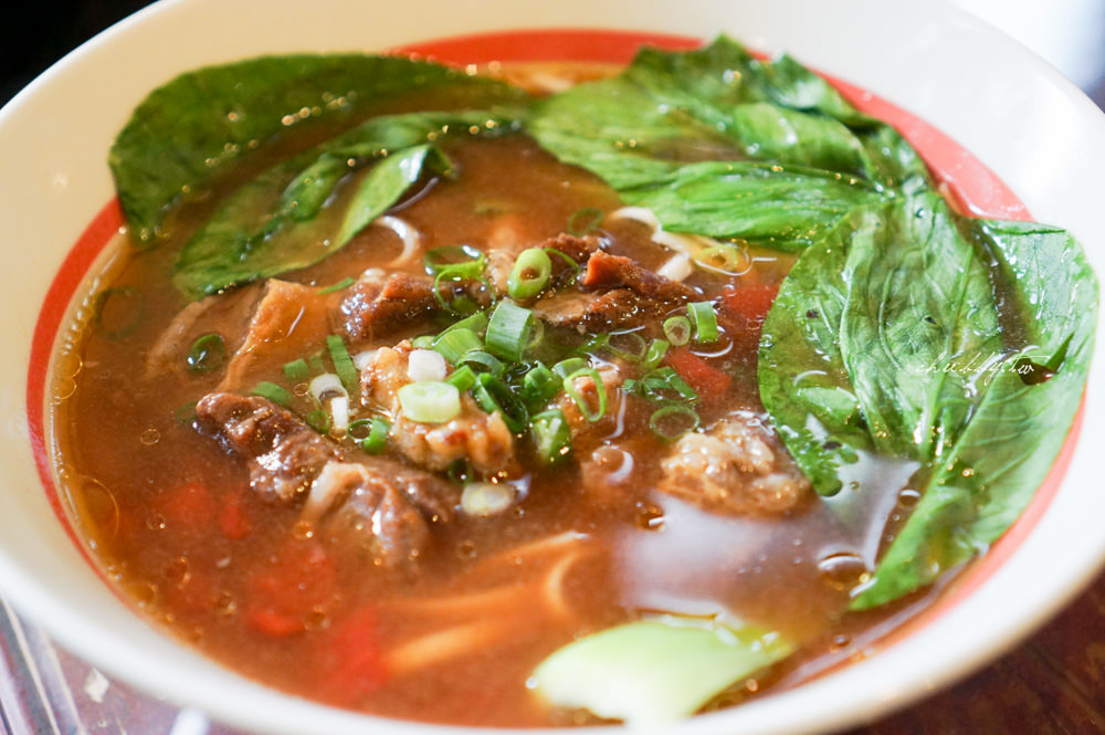 時寓│來金清燉牛肉麵│清香湯頭只願一飲而盡│老宅裡的中藥新生
