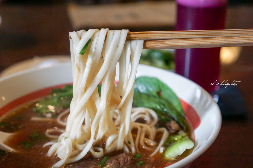 時寓│來金清燉牛肉麵│清香湯頭只願一飲而盡│老宅裡的中藥新生