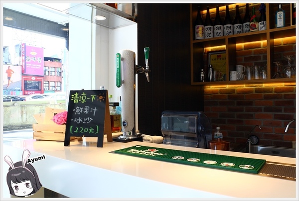 SingleInn單人房-高雄站前館：[住宿]►高雄新興區◄SingleInnstation單人房站前館、讓你出差或是一個人自由旅行時可以放鬆休息的像家一樣的地方，高雄車站步行約3分鐘、文末有專屬粉絲訂房優惠碼