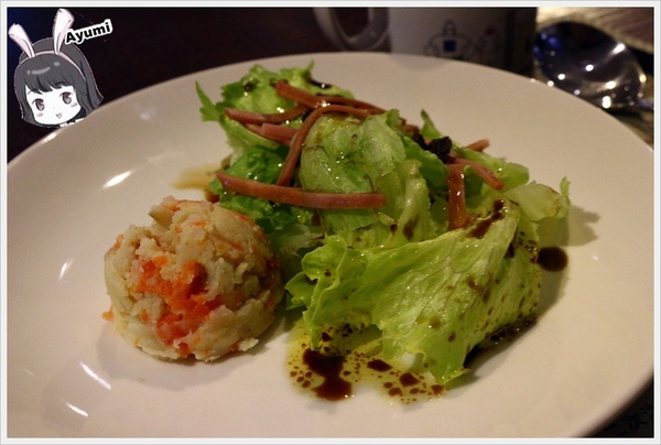 SingleInn單人房-高雄站前館：[住宿]►高雄新興區◄SingleInnstation單人房站前館、讓你出差或是一個人自由旅行時可以放鬆休息的像家一樣的地方，高雄車站步行約3分鐘、文末有專屬粉絲訂房優惠碼