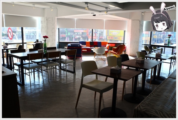 SingleInn單人房-高雄站前館：[住宿]►高雄新興區◄SingleInnstation單人房站前館、讓你出差或是一個人自由旅行時可以放鬆休息的像家一樣的地方，高雄車站步行約3分鐘、文末有專屬粉絲訂房優惠碼