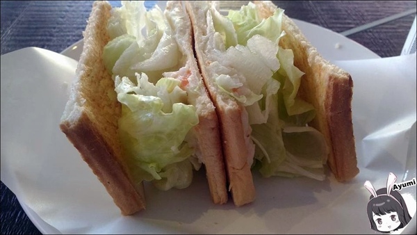 SingleInn單人房-高雄站前館：[住宿]►高雄新興區◄SingleInnstation單人房站前館、讓你出差或是一個人自由旅行時可以放鬆休息的像家一樣的地方，高雄車站步行約3分鐘、文末有專屬粉絲訂房優惠碼