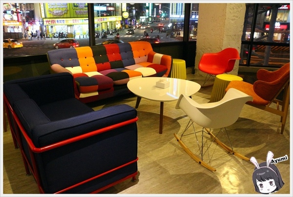 SingleInn單人房-高雄站前館：[住宿]►高雄新興區◄SingleInnstation單人房站前館、讓你出差或是一個人自由旅行時可以放鬆休息的像家一樣的地方，高雄車站步行約3分鐘、文末有專屬粉絲訂房優惠碼