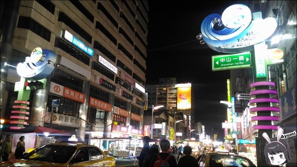 SingleInn單人房-高雄站前館：[住宿]►高雄新興區◄SingleInnstation單人房站前館、讓你出差或是一個人自由旅行時可以放鬆休息的像家一樣的地方，高雄車站步行約3分鐘、文末有專屬粉絲訂房優惠碼