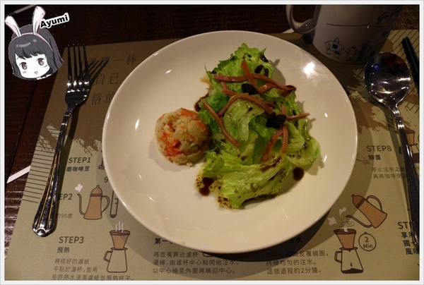 SingleInn單人房-高雄站前館：[住宿]►高雄新興區◄SingleInnstation單人房站前館、讓你出差或是一個人自由旅行時可以放鬆休息的像家一樣的地方，高雄車站步行約3分鐘、文末有專屬粉絲訂房優惠碼