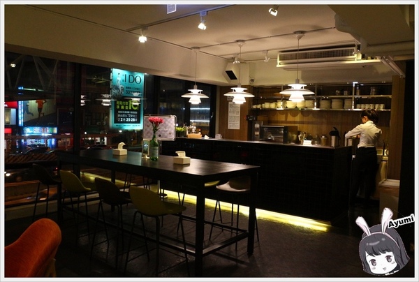 SingleInn單人房-高雄站前館：[住宿]►高雄新興區◄SingleInnstation單人房站前館、讓你出差或是一個人自由旅行時可以放鬆休息的像家一樣的地方，高雄車站步行約3分鐘、文末有專屬粉絲訂房優惠碼