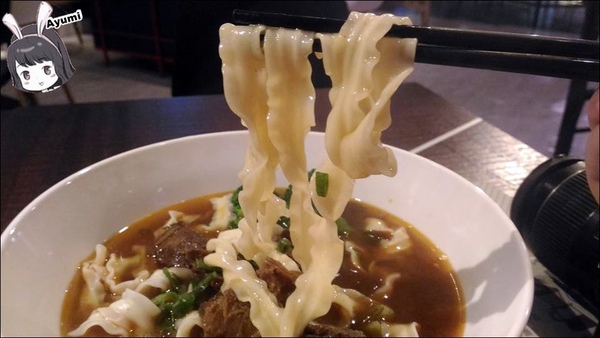 SingleInn單人房-高雄站前館：[住宿]►高雄新興區◄SingleInnstation單人房站前館、讓你出差或是一個人自由旅行時可以放鬆休息的像家一樣的地方，高雄車站步行約3分鐘、文末有專屬粉絲訂房優惠碼