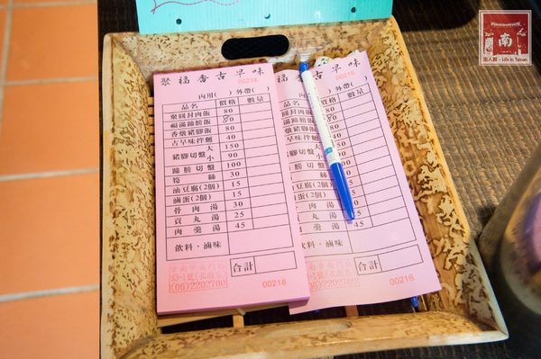 聚福香古早味:【台南美食】從後甲黃昏市場到店面|古早味封肉|滷豬腳|蹄膀飯|藥膳排骨湯~聚福香古早味 聚福香古早味:【台南美食】從後甲黃昏市場到店面|古早味封肉|滷豬腳|蹄膀飯|藥膳排骨湯~聚福香古早味