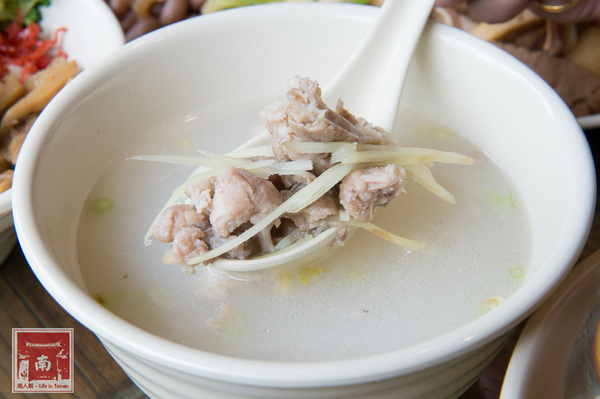 聚福香古早味:【台南美食】從後甲黃昏市場到店面|古早味封肉|滷豬腳|蹄膀飯|藥膳排骨湯~聚福香古早味 聚福香古早味:【台南美食】從後甲黃昏市場到店面|古早味封肉|滷豬腳|蹄膀飯|藥膳排骨湯~聚福香古早味