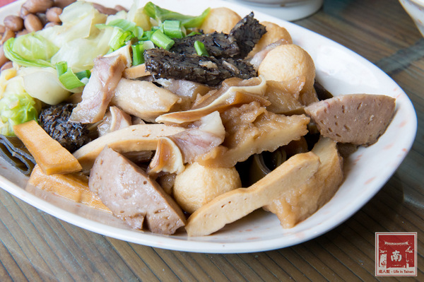 聚福香古早味:【台南美食】從後甲黃昏市場到店面|古早味封肉|滷豬腳|蹄膀飯|藥膳排骨湯~聚福香古早味 聚福香古早味:【台南美食】從後甲黃昏市場到店面|古早味封肉|滷豬腳|蹄膀飯|藥膳排骨湯~聚福香古早味