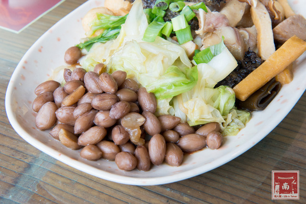 聚福香古早味:【台南美食】從後甲黃昏市場到店面|古早味封肉|滷豬腳|蹄膀飯|藥膳排骨湯~聚福香古早味 聚福香古早味:【台南美食】從後甲黃昏市場到店面|古早味封肉|滷豬腳|蹄膀飯|藥膳排骨湯~聚福香古早味