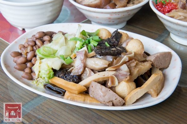 聚福香古早味:【台南美食】從後甲黃昏市場到店面|古早味封肉|滷豬腳|蹄膀飯|藥膳排骨湯~聚福香古早味 聚福香古早味:【台南美食】從後甲黃昏市場到店面|古早味封肉|滷豬腳|蹄膀飯|藥膳排骨湯~聚福香古早味