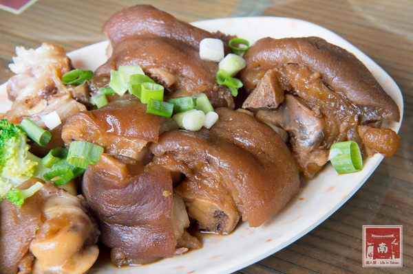 聚福香古早味:【台南美食】從後甲黃昏市場到店面|古早味封肉|滷豬腳|蹄膀飯|藥膳排骨湯~聚福香古早味 聚福香古早味:【台南美食】從後甲黃昏市場到店面|古早味封肉|滷豬腳|蹄膀飯|藥膳排骨湯~聚福香古早味