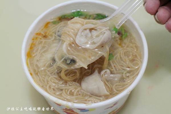 榮宗蚵仔麵線：士林劍潭美食『榮宗蚵仔麵線』大腸麵線/捷運劍潭站/劍潭國宅