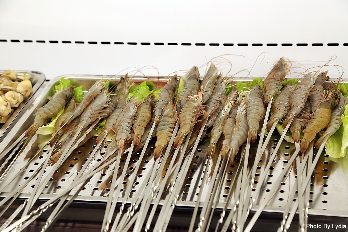 台南火鍋｜川囍紅湯串串鍋~台南麻辣火鍋新創意:麻辣鍋三宮格，要吃串串自己涮!｜巴適紅湯｜串串香 - 台南好Food遊