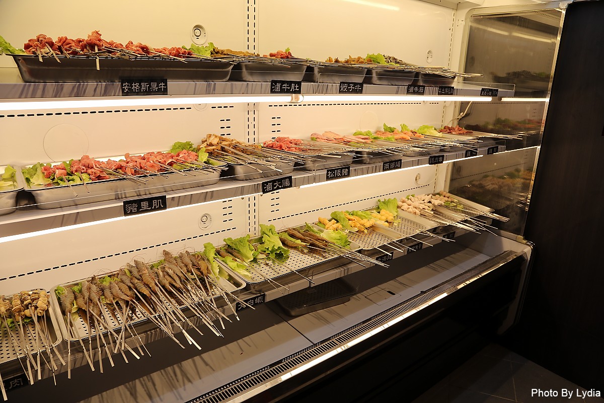 台南火鍋｜川囍紅湯串串鍋~台南麻辣火鍋新創意:麻辣鍋三宮格，要吃串串自己涮!｜巴適紅湯｜串串香 - 台南好Food遊