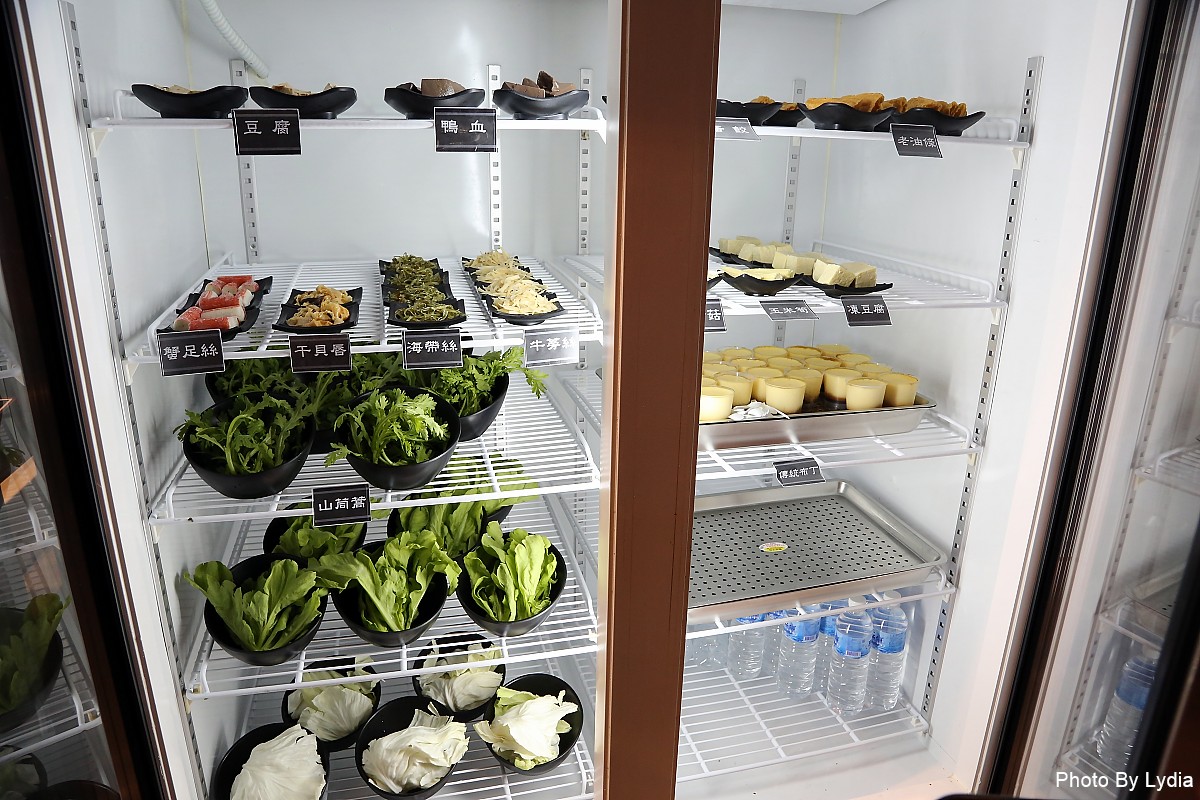 台南火鍋｜川囍紅湯串串鍋~台南麻辣火鍋新創意:麻辣鍋三宮格，要吃串串自己涮!｜巴適紅湯｜串串香 - 台南好Food遊