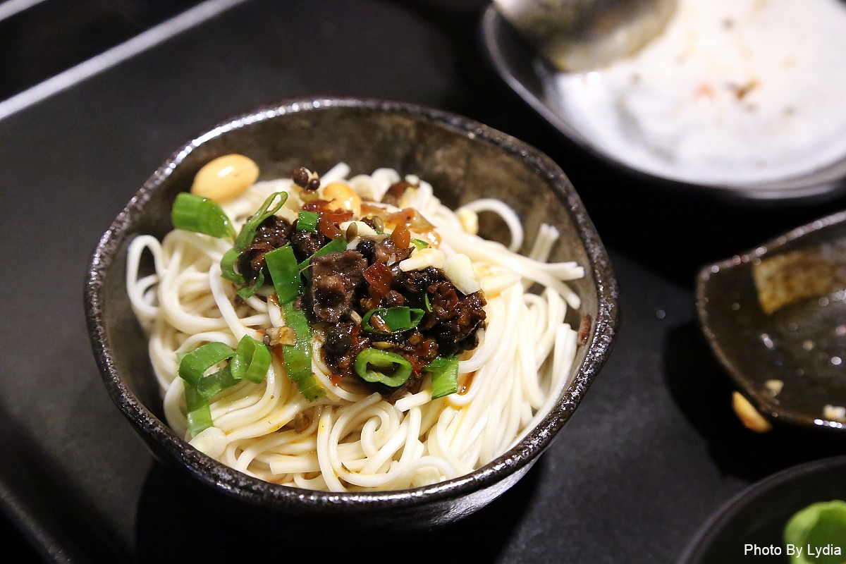 台南火鍋｜川囍紅湯串串鍋~台南麻辣火鍋新創意:麻辣鍋三宮格，要吃串串自己涮!｜巴適紅湯｜串串香 - 台南好Food遊