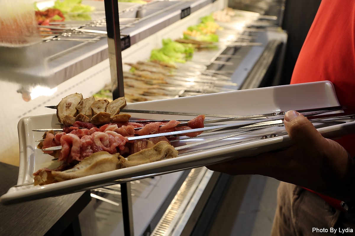 台南火鍋｜川囍紅湯串串鍋~台南麻辣火鍋新創意:麻辣鍋三宮格，要吃串串自己涮!｜巴適紅湯｜串串香 - 台南好Food遊