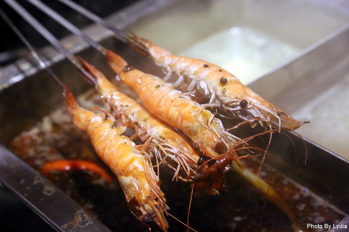 台南火鍋｜川囍紅湯串串鍋~台南麻辣火鍋新創意:麻辣鍋三宮格，要吃串串自己涮!｜巴適紅湯｜串串香 - 台南好Food遊