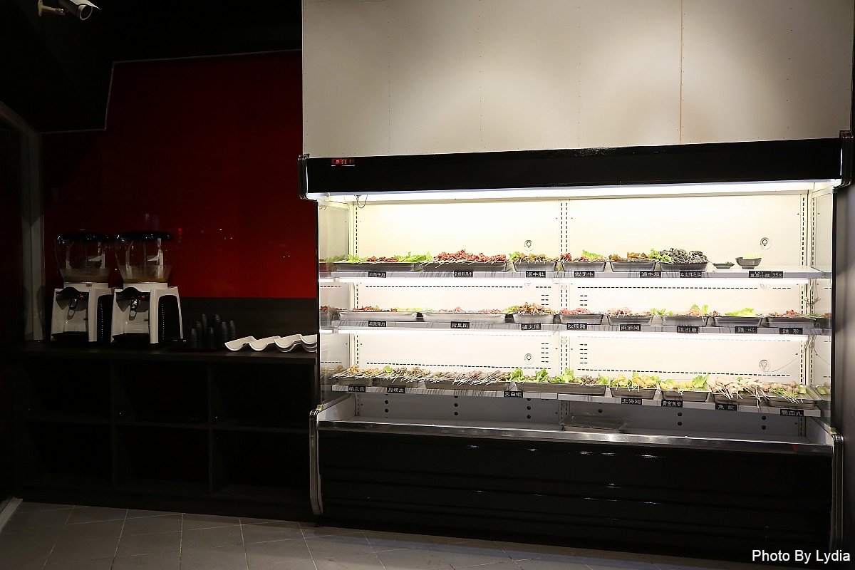 台南火鍋｜川囍紅湯串串鍋~台南麻辣火鍋新創意:麻辣鍋三宮格，要吃串串自己涮!｜巴適紅湯｜串串香 - 台南好Food遊