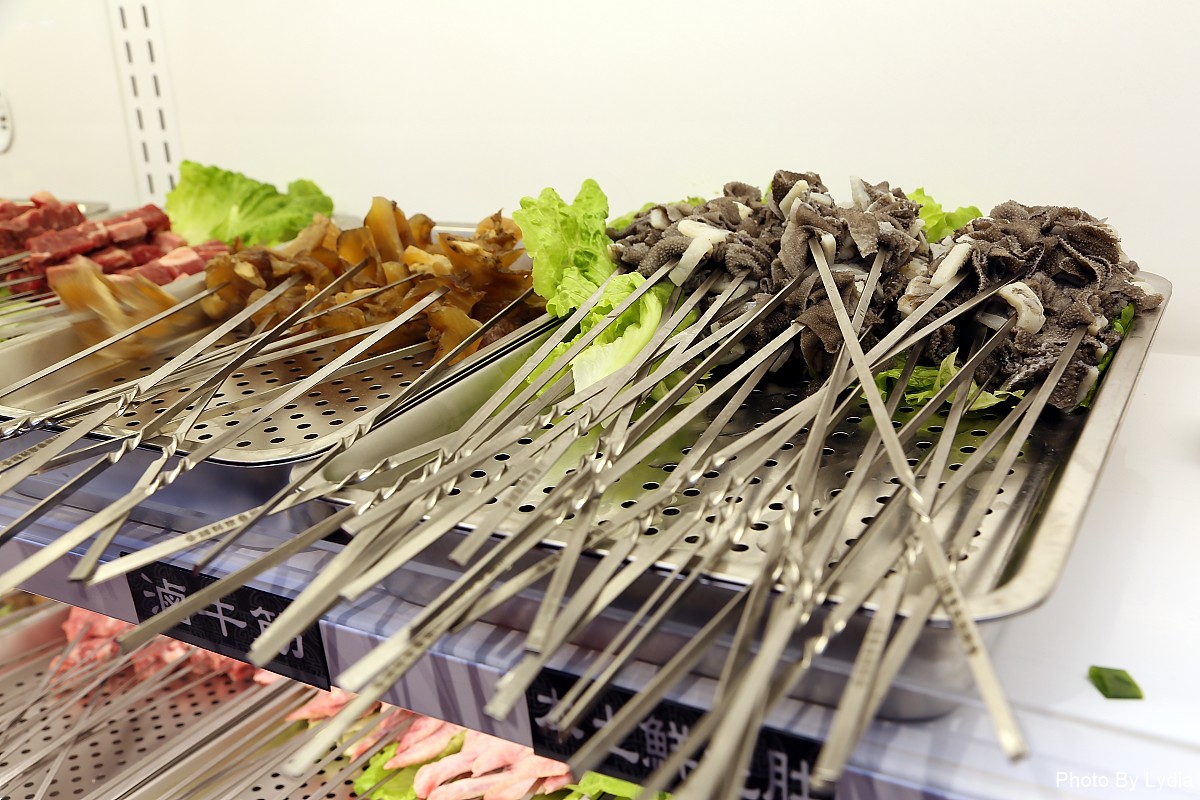 台南火鍋｜川囍紅湯串串鍋~台南麻辣火鍋新創意:麻辣鍋三宮格，要吃串串自己涮!｜巴適紅湯｜串串香 - 台南好Food遊