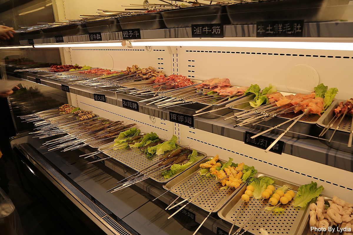 台南火鍋｜川囍紅湯串串鍋~台南麻辣火鍋新創意:麻辣鍋三宮格，要吃串串自己涮!｜巴適紅湯｜串串香 - 台南好Food遊