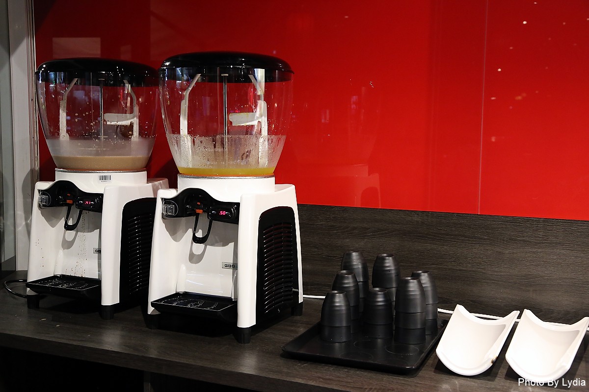 台南火鍋｜川囍紅湯串串鍋~台南麻辣火鍋新創意:麻辣鍋三宮格，要吃串串自己涮!｜巴適紅湯｜串串香 - 台南好Food遊