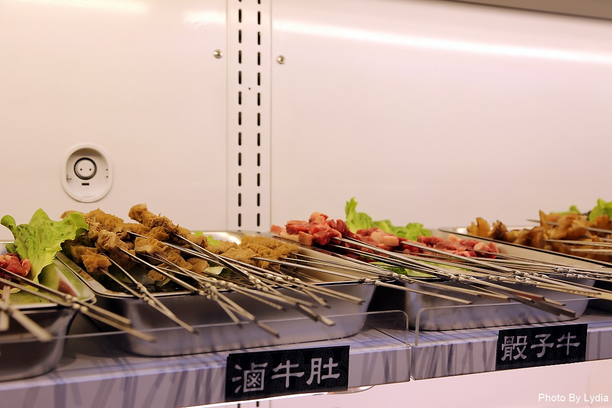 台南火鍋｜川囍紅湯串串鍋~台南麻辣火鍋新創意:麻辣鍋三宮格，要吃串串自己涮!｜巴適紅湯｜串串香 - 台南好Food遊