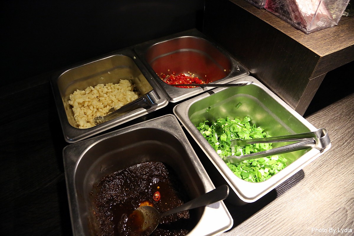 台南火鍋｜川囍紅湯串串鍋~台南麻辣火鍋新創意:麻辣鍋三宮格，要吃串串自己涮!｜巴適紅湯｜串串香 - 台南好Food遊