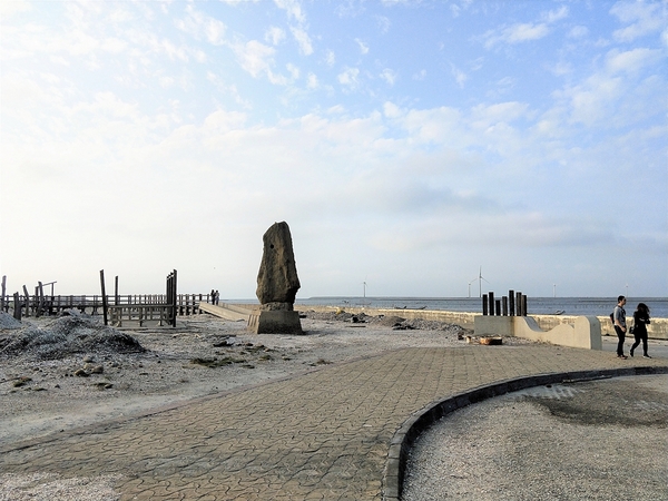 福寶濕地漂流木:【彰化福興景點】福寶濕地漂流木~沉淪在末日之美,漂流木如同一座死寂的森林,婚紗外拍取景