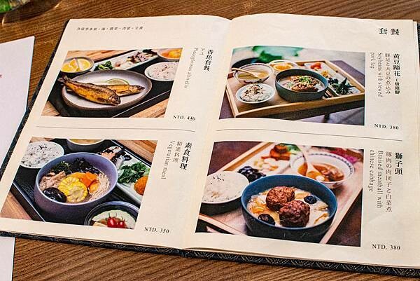 穿梭百年時空，有如來到舊時候人文風情餐廳！古色古香的文物以及美食饗宴，帶你進入不同的視覺以及味蕾的世