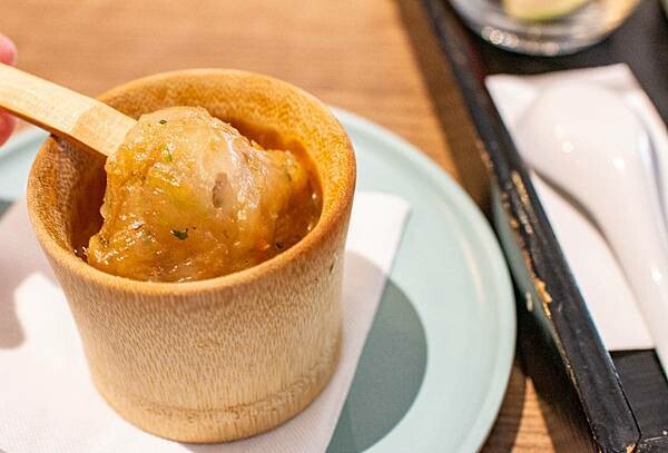 穿梭百年時空，有如來到舊時候人文風情餐廳！古色古香的文物以及美食饗宴，帶你進入不同的視覺以及味蕾的世