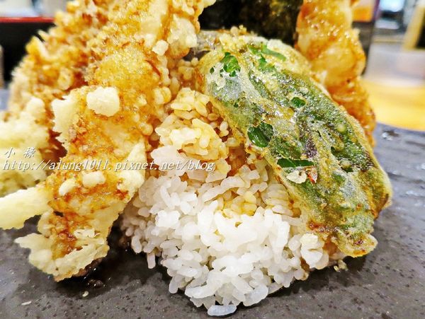 冨士天ぷら  いだ天：河口湖車站周邊美食 / いだ天 / 富士天婦羅餐廳 / 富士山天丼大器上菜!!