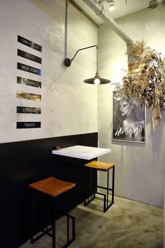 【食。中和】貳Hood.cafe〜中永和早午餐推薦。被乾燥花包圍，一秒走進少女的夢幻國度，入口即化的舒芙蕾，療癒系甜點！