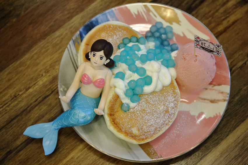 【食。中和】貳Hood.cafe〜中永和早午餐推薦。被乾燥花包圍，一秒走進少女的夢幻國度，入口即化的舒芙蕾，療癒系甜點！