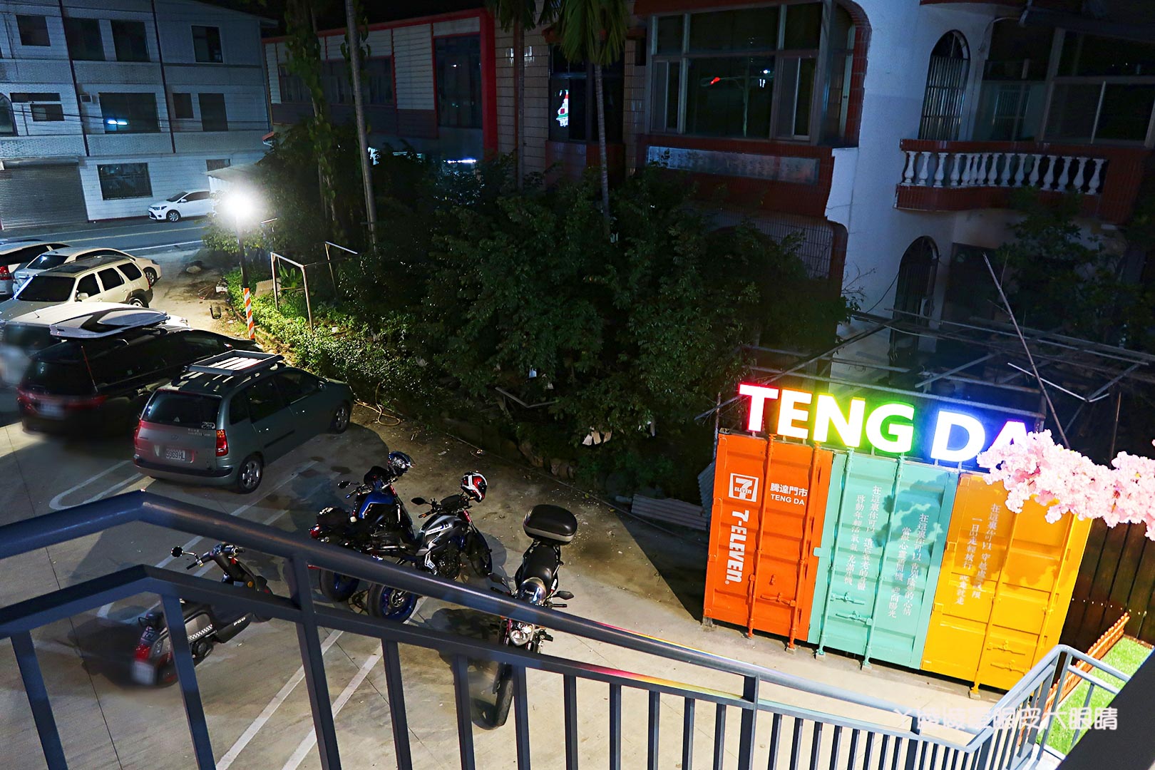 新竹旅遊|橫山最新熱門打卡景點!全台最粉嫩的櫻花鐵道風7-ELEVEN門市在新竹