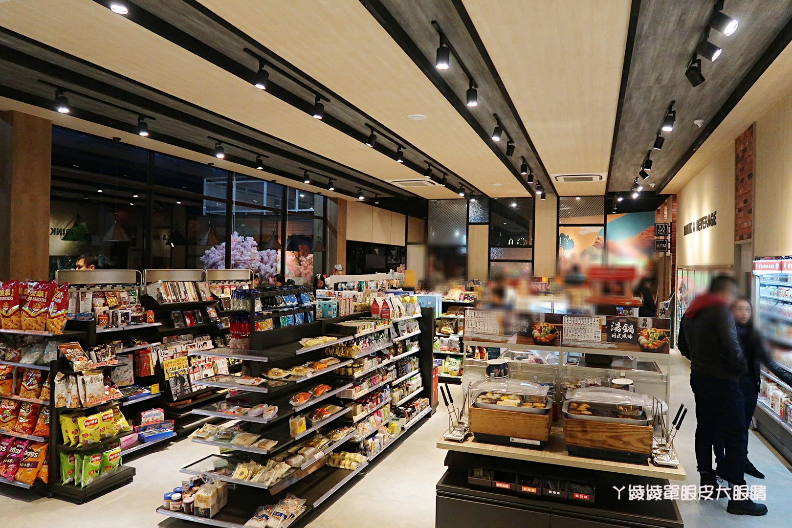 新竹旅遊|橫山最新熱門打卡景點!全台最粉嫩的櫻花鐵道風7-ELEVEN門市在新竹