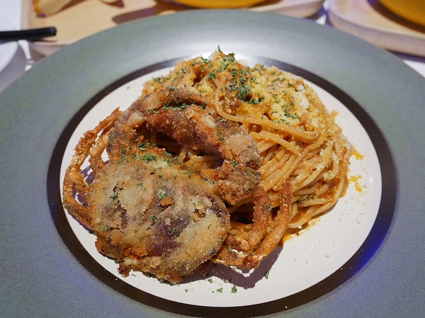 SMEXY 音樂餐廳:SMEXY 音樂餐廳-台北松山區特色餐館 從早午餐一路開到宵夜 餐點、服務都夠水準 夜晚還有live band 邊用餐邊聽音樂大享受